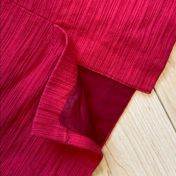Raspberry Color textured pencil skirt - Picture 5 of 5